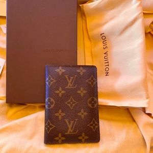 Louis Vuitton Passport *includ dust bag and box!